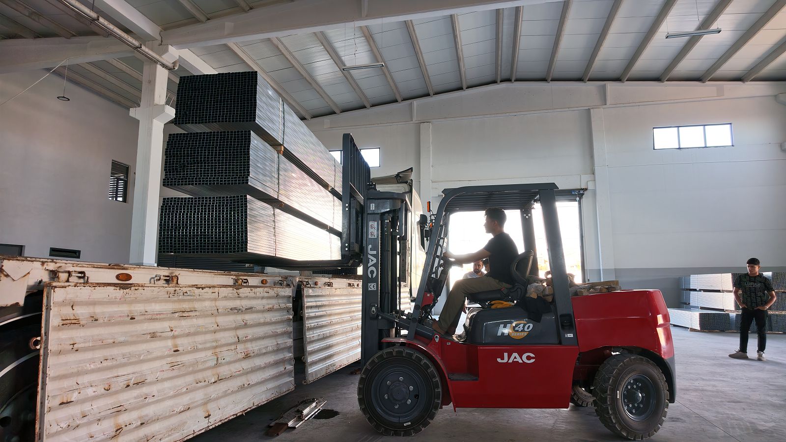Riyas Metal – Forklift ile profil yükleme